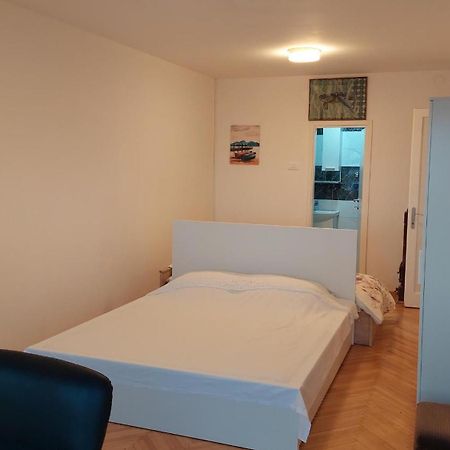 ספליט Room With Private Toilet And Balcony In City Center In Shared Apartment מראה חיצוני תמונה