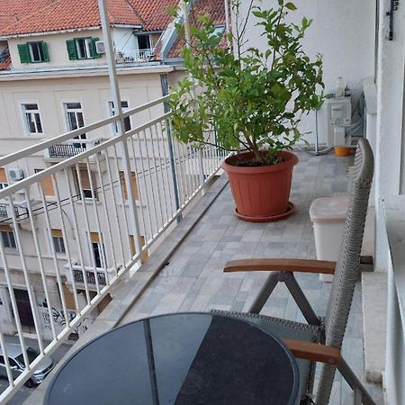 ספליט Room With Private Toilet And Balcony In City Center In Shared Apartment מראה חיצוני תמונה