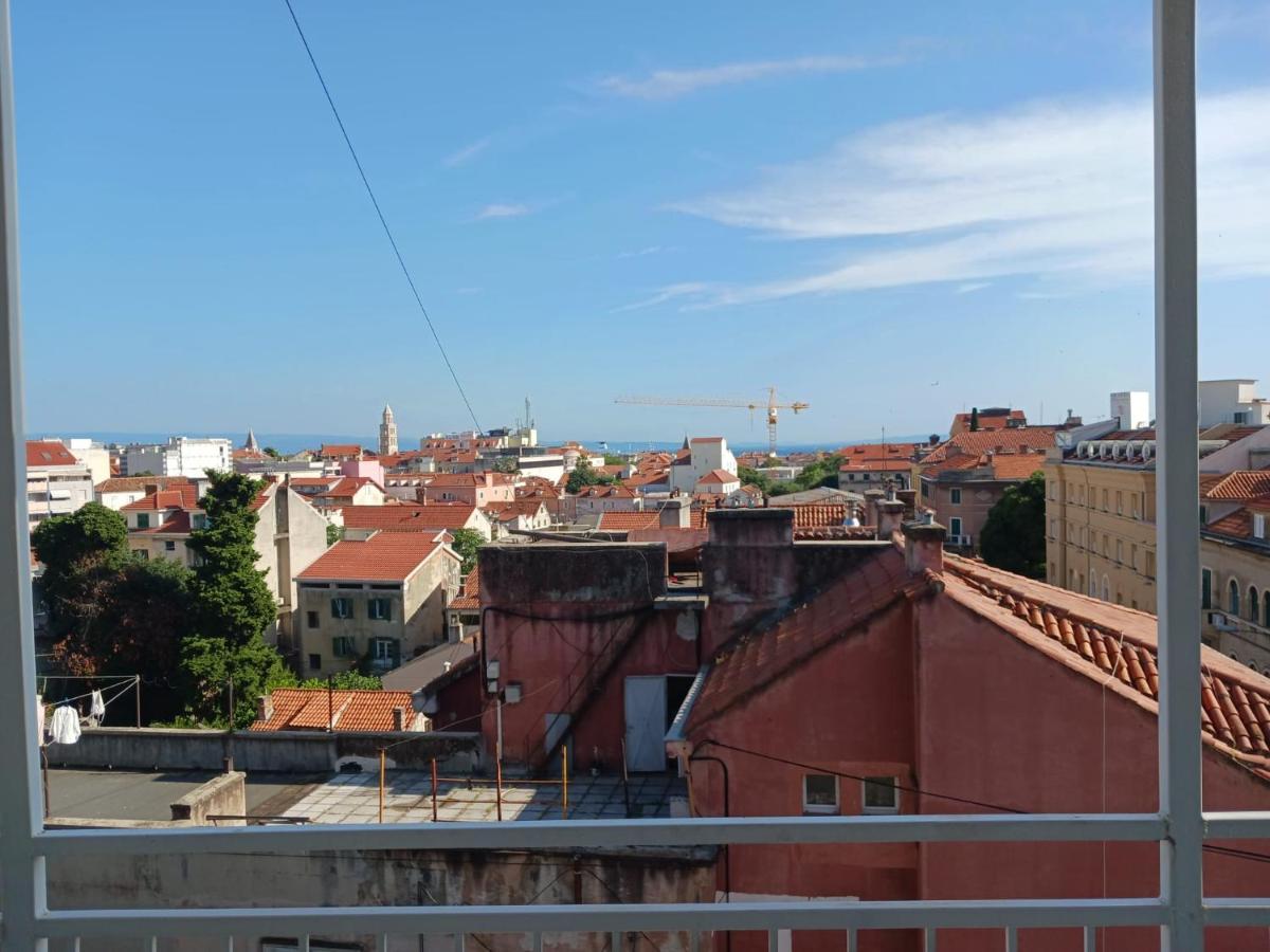 ספליט Room With Private Toilet And Balcony In City Center In Shared Apartment מראה חיצוני תמונה