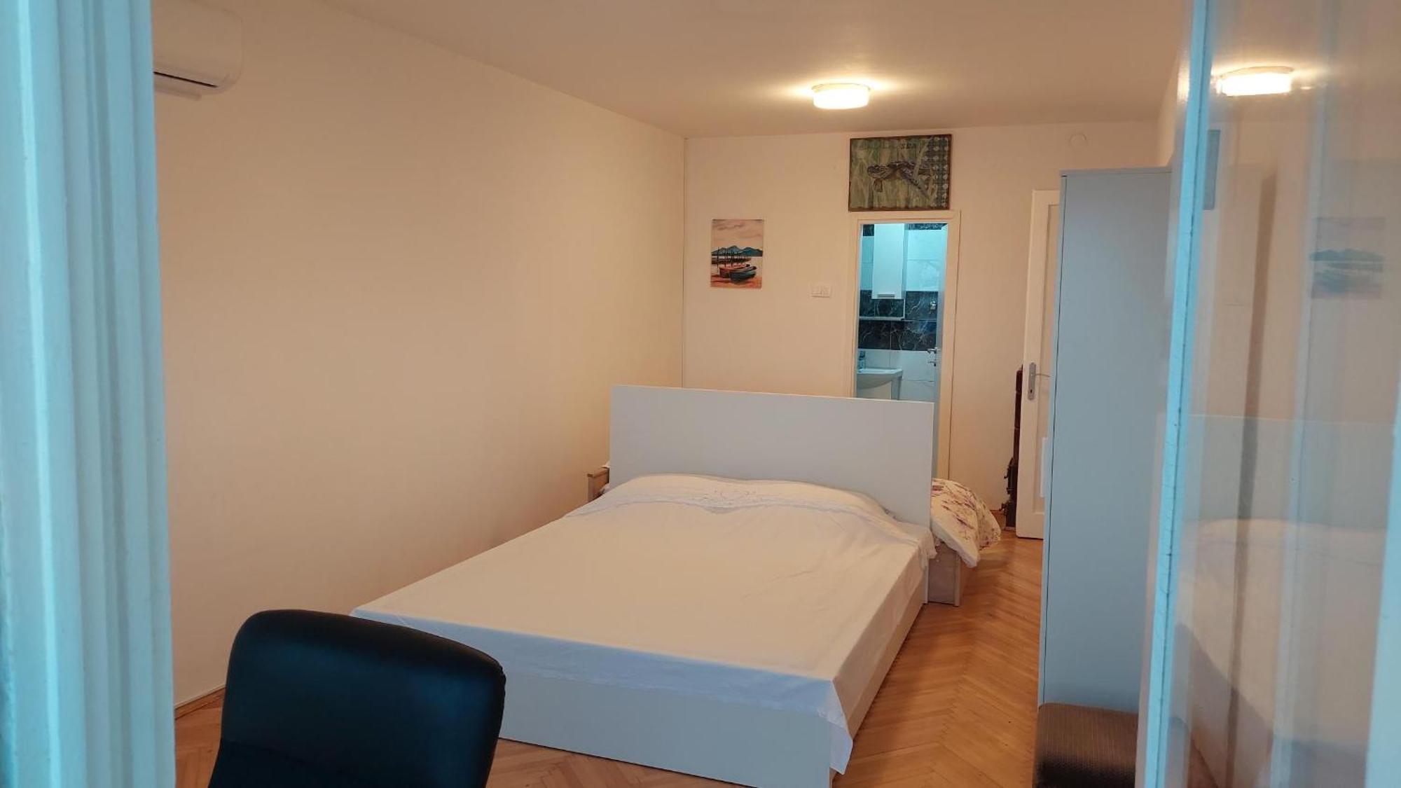 ספליט Room With Private Toilet And Balcony In City Center In Shared Apartment מראה חיצוני תמונה