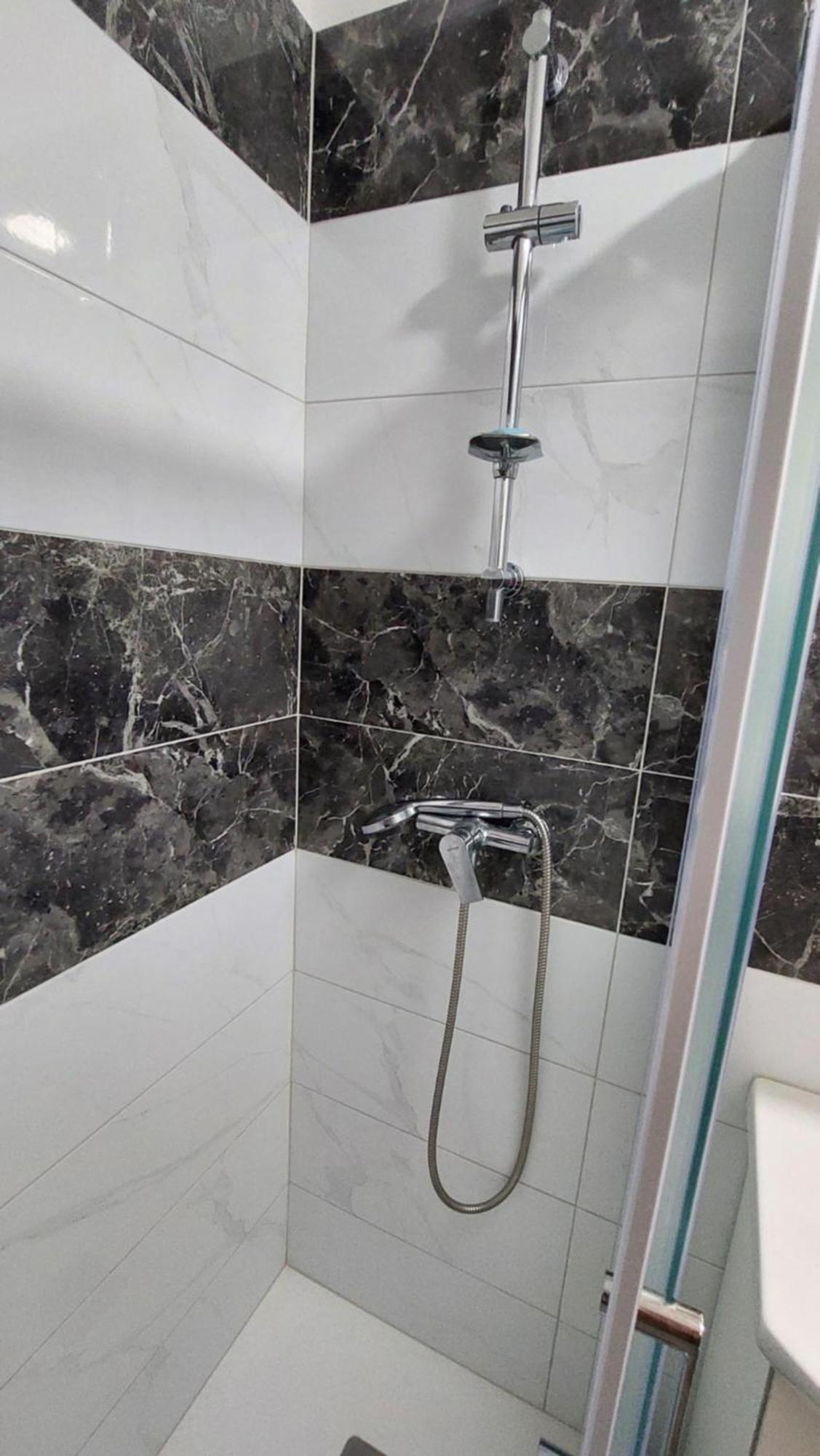 ספליט Room With Private Toilet And Balcony In City Center In Shared Apartment מראה חיצוני תמונה